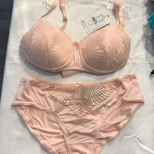 New w tags Amoena Bra Set 34B